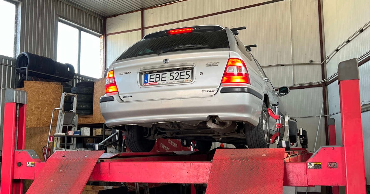 Lista najbardziej rdzewiejących samochodów. Lepiej na nie uważać