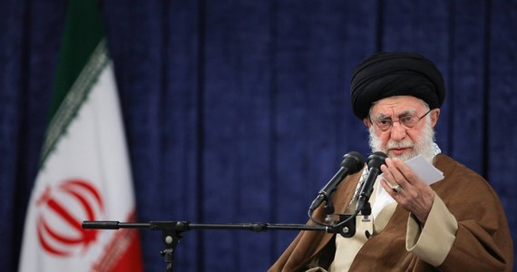 Duchowo-polityczny przywódca Iranu ajatollah Ali Chamenei wezwał w środę kraje muzułmańskie do wstrzymania eksportu ropy i żywności do Izraela, by powstrzymać izraelskie ataki na Strefę Gazy - poinformowały irańskie media państwowe.
