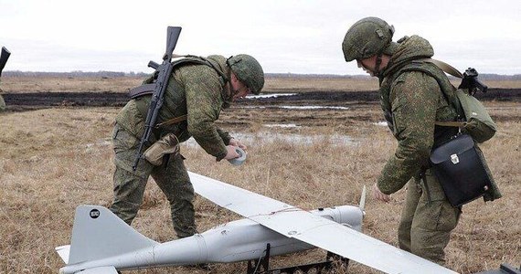 Rosyjskie małe jednokierunkowe bezzałogowe systemy powietrzne (OWA UAV) Lancet są najprawdopodobniej jedną z najskuteczniejszych nowych broni, jakie Rosja wprowadziła do użytku na Ukrainie w ciągu ostatnich 12 miesięcy - oceniło w środę brytyjskie ministerstwo obrony.