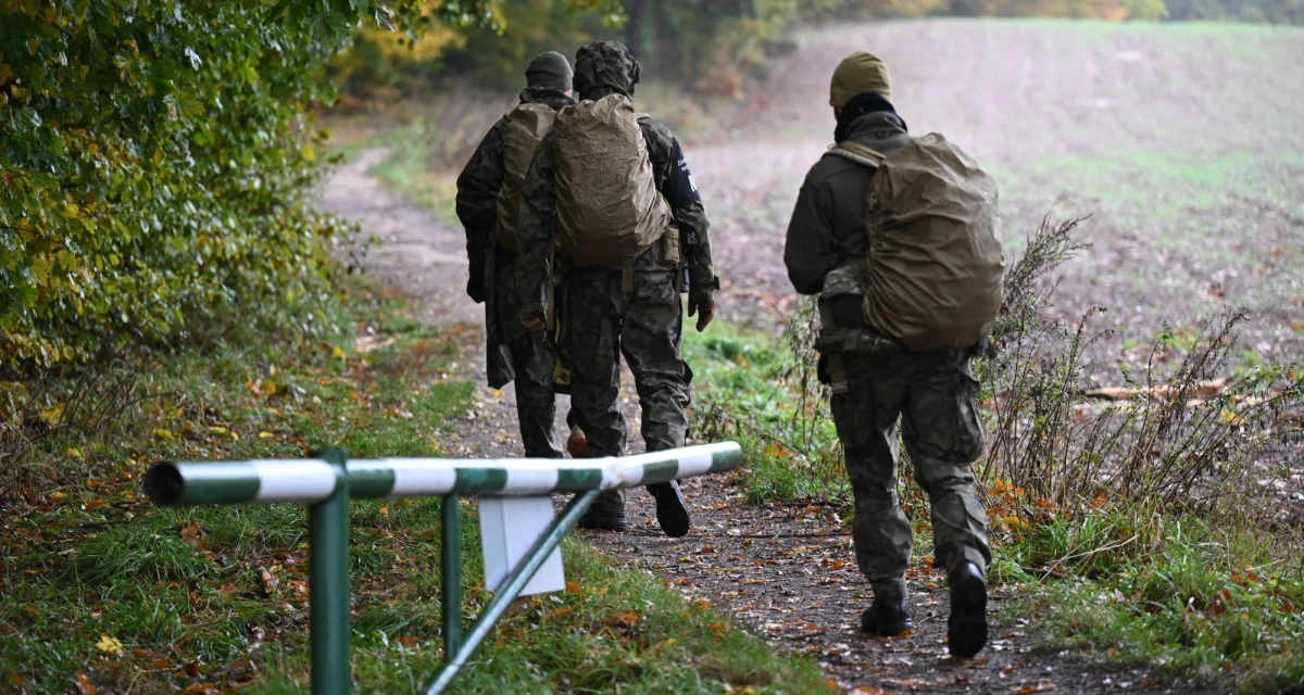 Podczas prowadzonych w środę w gdyńskim lesie poszukiwań 44-letniego Grzegorza Borysa, podejrzanego o zabicie swojego 6-letniego syna, doszło do śmiertelnego wypadku. Życie stracił strażak-nurek, który był częścią grupy przeszukującej akweny w okolicy ul. Źródło Marii.