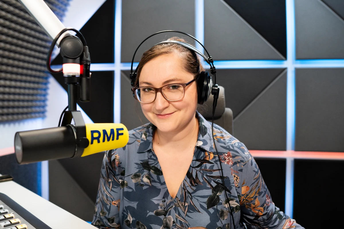 "Myślę, że najważniejszy punkt odniesienia, który do tej pory trzymał Izraelczyków przy w miarę spokojnym, komfortowym życiu na Bliskim Wschodzie, to było to poczucie bezpieczeństwa, które dawała armia, rząd Izraela i wywiad uznawany przecież za jeden z najlepszych na świecie. Po 7 października, właściwie po tych pierwszych trzech godzinach ataku Hamasu, byliśmy pewni, że coś się zmieniło" - mówiła w Porannej rozmowie w RMF FM Karolina Przewrocka-Aderet, dziennikarka, współpracowniczka „Tygodnika Powszechnego”. Polka po około 20 godzinach od ataku Hamasu postanowiła wyjechać z rodziną z Izraela. "Celem miała być przede wszystkim ochrona naszego dziecka przed atakami rakietowymi i zagrożeniem, które dotknęło mieszkańców Izraela tamtego dnia" - zaznaczyła.