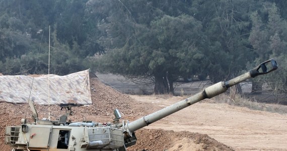 Armia Izraela poinformowała, że wojska lądowe i czołgi starły się w nocy z oddziałami Hamasu na północy Strefy Gazy. CNN ocenia, że natarcie izraelskie czyni postępy na kilku kierunkach i że trwa gromadzenie wojsk w rejonie północnej części Strefy Gazy.