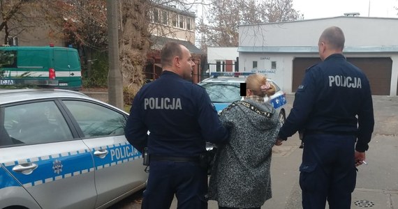Policjanci z Żoliborza zatrzymali 38-latkę, która w pobliżu cmentarza na Powązkach ukradła harcerzom ok. 1,5 tys. złotych. Druhowie sprzedawali znicze, by mieć pieniądze na obóz letni.
