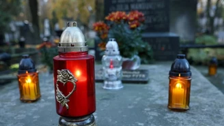 Nagranie bójki na cmentarzu podbija sieć. Policja komentuje