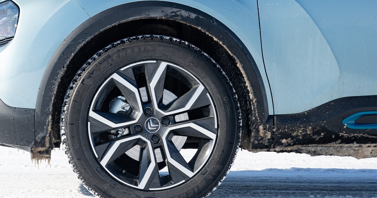 Mandat za opony letnie zimą. Polski kierowca musi uważać