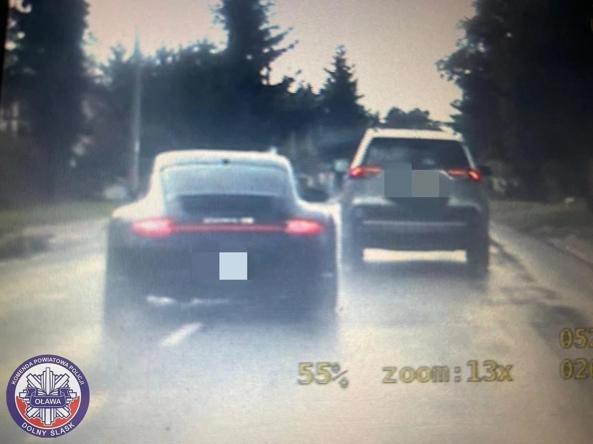 2 tys. złotych mandatu i 23 punkty karne dostał 29-letni kierowca Porsche Carrera po szaleńczej jeździe na trasie Jelcz Laskowice - Wrocław na Dolnym Śląsku. Lista wykroczeń mężczyzny jest długa.