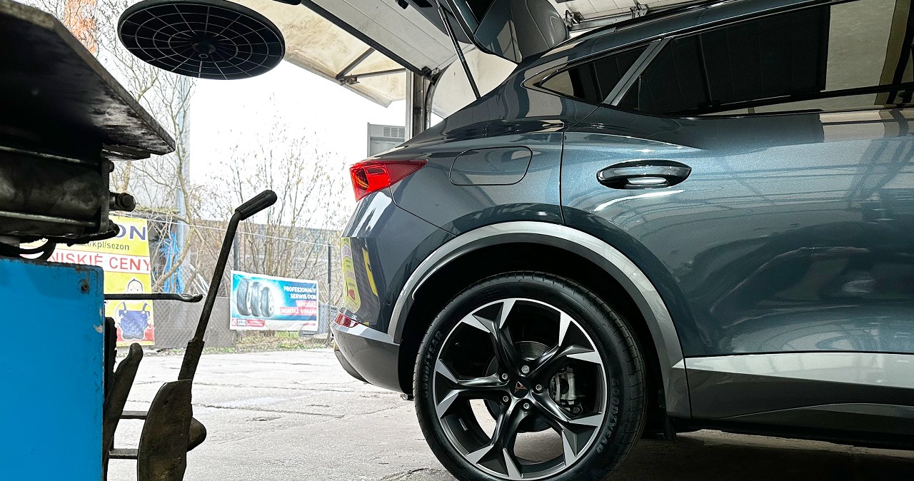 Poczekaj z wymiana opon. Zapowiadają 30 cm śniegu