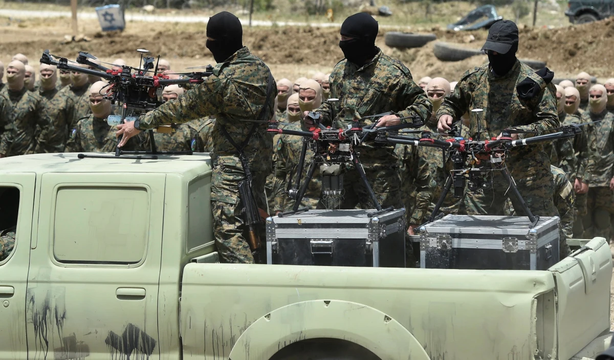 Amerykański wywiad jest w posiadaniu informacji wskazujących na możliwą współpracę Grupy Wagnera z libańskim Hezbollahem. Jak poinformował "Wall Street Journal", szyicka formacja może wkrótce otrzymać od rosyjskiej prywatnej firmy wojskowej samobieżne przeciwlotnicze zestawy artyleryjsko-rakietowe Pancyr-S1.