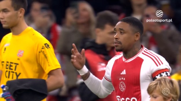 Eredivisie - zaległy mecz 3. kolejki
Ajax Amsterdam - FC Volendam 2:0 (0:0)
Bramki: Steven Bergwijn 57, Chuba Akpom 89