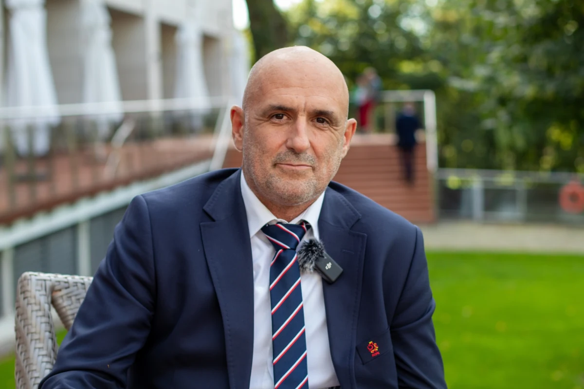 Michał Probierz, selekcjoner piłkarskiej reprezentacji Polski, przygotowuje się do ogłoszenia listy powołanych zawodników na listopadowe mecze z Czechami w eliminacjach Euro i towarzyskie starcie z Łotwą. Wiemy, że pochodzący z Bytomia trener z ogłoszeniem ostatecznej kadry podobnie jak poprzednim razem będzie zwlekał do ostatniego momentu. Listę nazwisk 
poznamy dopiero wieczorem po czwartkowych meczach Ligi Europy i Ligi Konferencji 9 listopada.