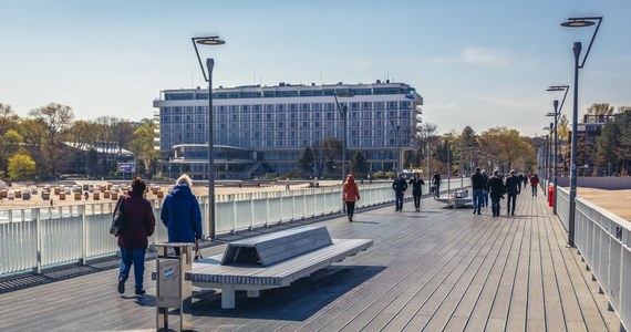 Nie udało się uratować życia 21-letniego obywatela Czech, który wypadł z balkonu na trzecim piętrze sanatorium Bałtyk. 23-letnia Słowaczka, która również ucierpiała w wypadku, przeszła bardzo poważną operację - powiedział rzecznik prokuratury Okręgowej w Koszalinie.