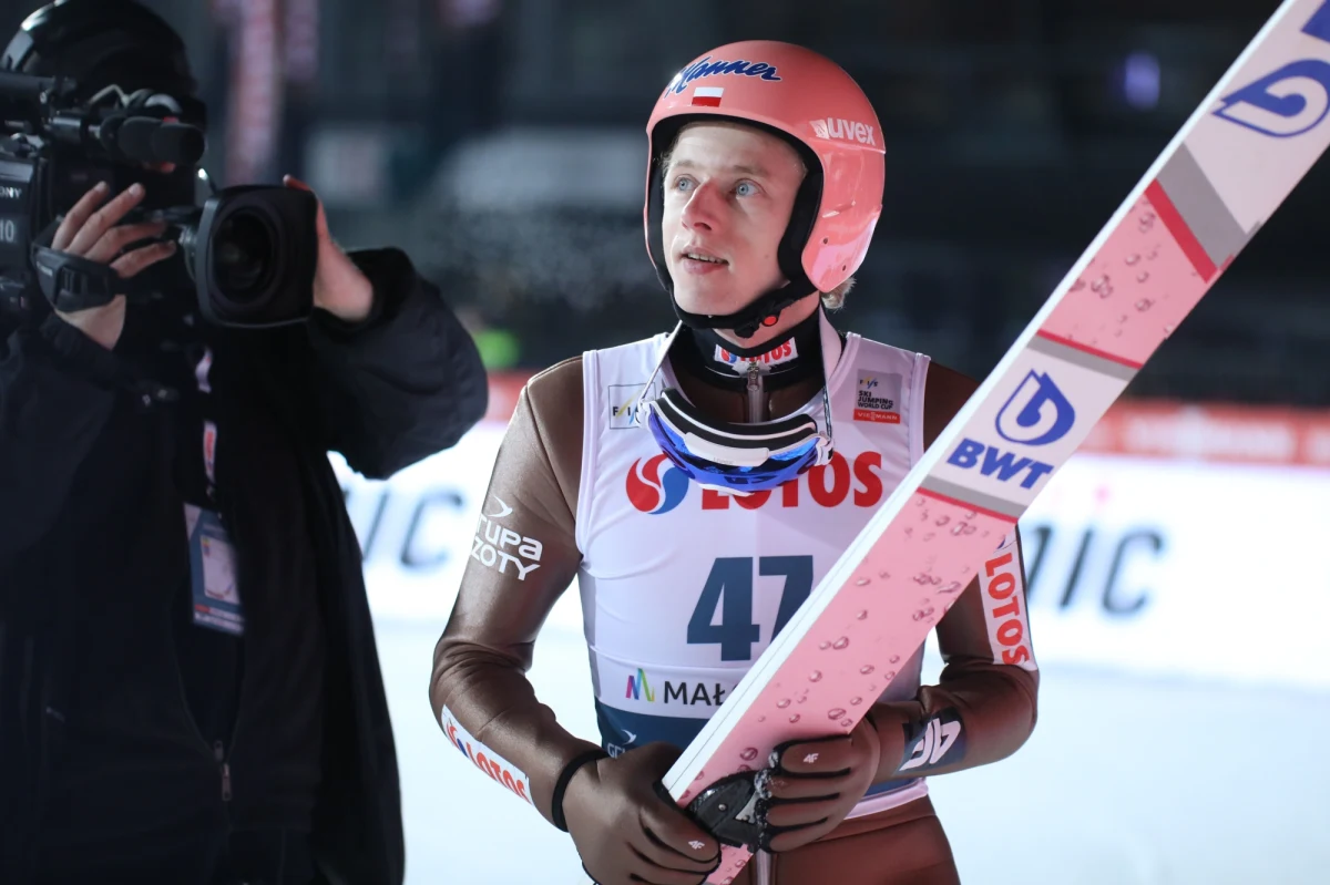 Wiemy, kto będzie reprezentował Polskę na inaugurujących sezon Pucharu Świata w skokach narciarskich zawodach. Do fińskiej Ruki Thomas Thurnbichler zabierze Dawida Kubackiego, Kamila Stocha, Piotra Żyłę, Pawła Wąska i Aleksandra Zniszczoła. 