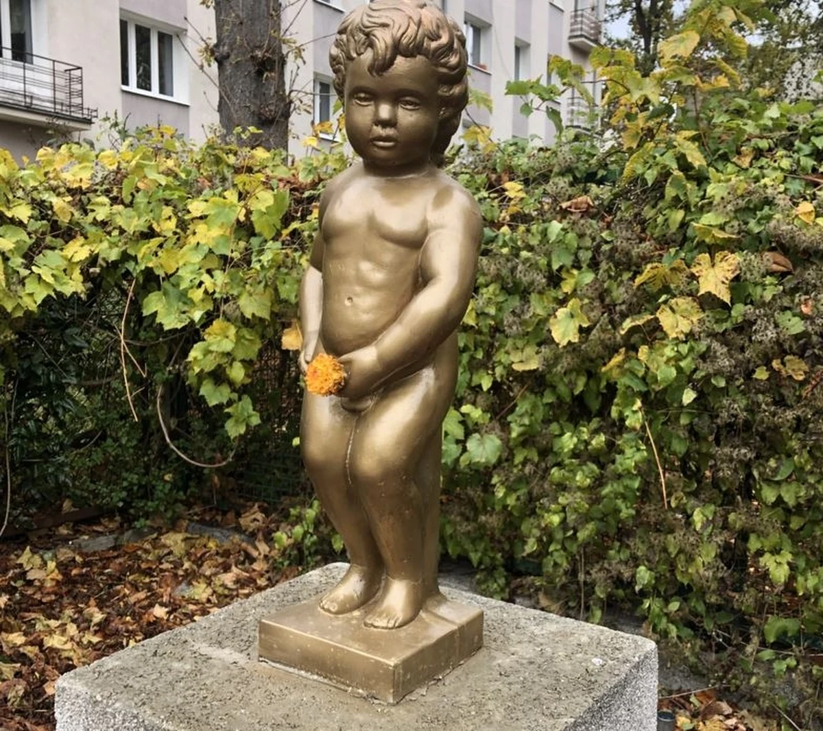 Rzeźba siusiającego chłopca stanęła przy ulicy Belgijskiej w Warszawie. Figura nawiązuje do słynnej instalacji "Manneken pis" w Brukseli. Nasz reporter Michał Dobrołowicz sprawdził, jakie reakcje nowa rzeźba wywołuje wśród mieszkańców stolicy.