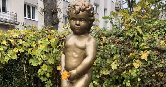 Rzeźba siusiającego chłopca stanęła przy ulicy Belgijskiej w Warszawie. Figura nawiązuje do słynnej instalacji "Manneken pis" w Brukseli. Nasz reporter Michał Dobrołowicz sprawdził, jakie reakcje nowa rzeźba wywołuje wśród mieszkańców stolicy.