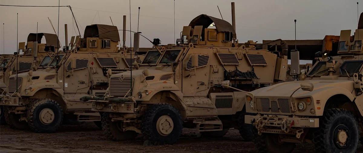 Nie ma potrzeby wprowadzania dodatkowych procedur bezpieczeństwa w Polskim Kontyngencie Wojskowym w Iraku - zapewnił podpułkownik Jacek Goryszewski z Dowództwa Operacyjnego Rodzajów Sił Zbrojnych. W rozmowie z RMF FM oficer zastrzegł jednak, że od początku obecnego konfliktu palestyńsko-izraelskiego zwiększyła się liczba prób ataków na bazy, w których stacjonują Polacy. Jak dodał Jacek Goryszewski, w amerykańskich bazach, które współdzielimy z sojusznikami, ogłaszano alarmy. Wtedy stosuje się rutynowe procedury i zejścia do schronów. W PKW Irak stacjonuje 350 polskich żołnierzy szkolących miejscowe wojsko.