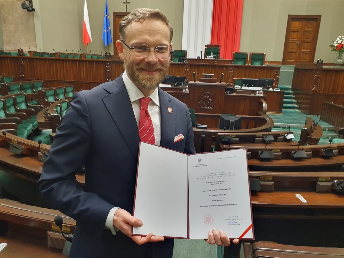 Zachodniopomorski wojewoda Zbigniew Bogucki pożegnał się ze stanowiskiem. Jego rezygnację przyjął premier Mateusz Morawiecki. Bogucki zrezygnował po niemal 3 latach, bo w ostatnich wyborach zdobył poselski mandat.