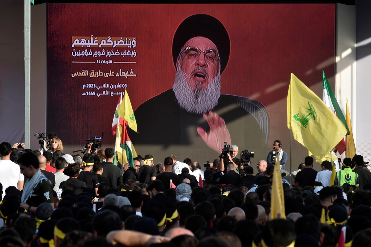 Świat na kilkadziesiąt minut wstrzymał oddech, bowiem lider Hezbollahu Hassan Nasrallah wygłosił pierwsze od ataku Hamasu na Izrael oświadczenie. Komentatorzy spodziewali się wypowiedzenia wojny Izraelowi, ale nic takiego się nie stało. Szef radykalnego szyickiego ugrupowania powiedział jedynie, że "posunięcia militarne na granicy libańskiej wydają się skromne, ale są bardzo istotne".