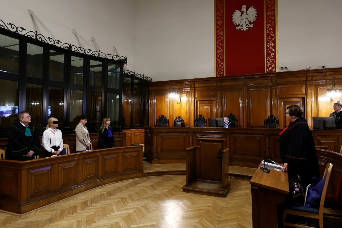 8 lat i 5,5 roku bezwzględnego więzienia - takie wyroki usłyszały dwie byłe urzędniczki z Gdańska w sprawie dotyczącej załatwiania mieszkań komunalnych za łapówki. Wyrok jest nieprawomocny.