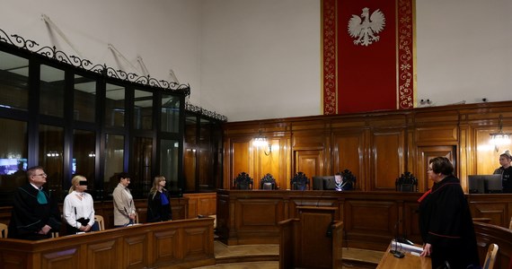 8 lat i 5,5 roku bezwzględnego więzienia - takie wyroki usłyszały dwie byłe urzędniczki z Gdańska w sprawie dotyczącej załatwiania mieszkań komunalnych za łapówki. Wyrok jest nieprawomocny.