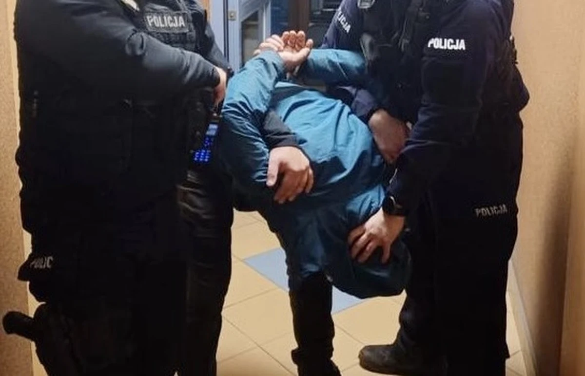Warszawska policja poinformowała o zatrzymaniu napastnika, który był poszukiwany za dokonanie w piątek co najmniej trzech napaści. 37-letni mężczyzna posługiwał się maczetą.