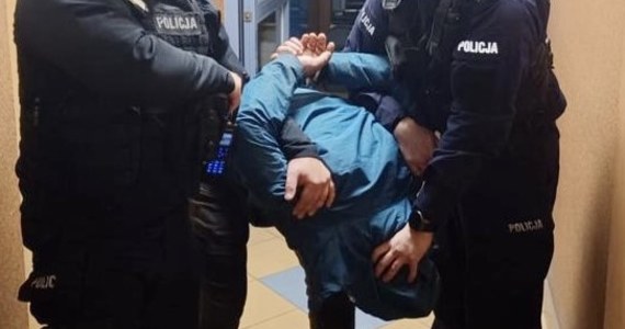 Warszawska policja poinformowała o zatrzymaniu napastnika, który był poszukiwany za dokonanie w piątek co najmniej trzech napaści. 37-letni mężczyzna posługiwał się maczetą.