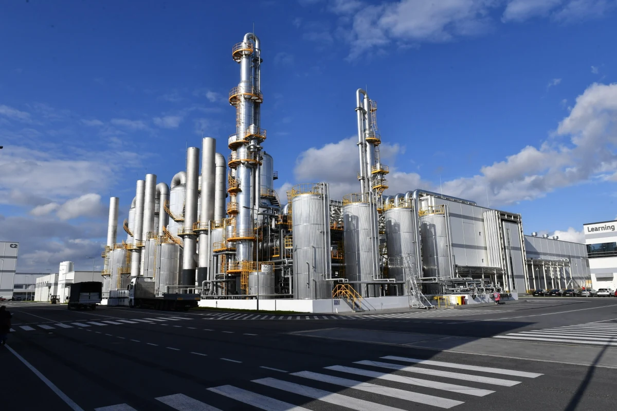 Polska, Maroko, Meksyk, Indonezja i Wietnam to pięć kluczowych krajów, które czerpią największe korzyści z przetasowań w globalnych łańcuchach dostaw, do których dochodzi w związku z napięciami na linii USA-Chiny - podkreśla w obszernym raporcie Bloomberg.