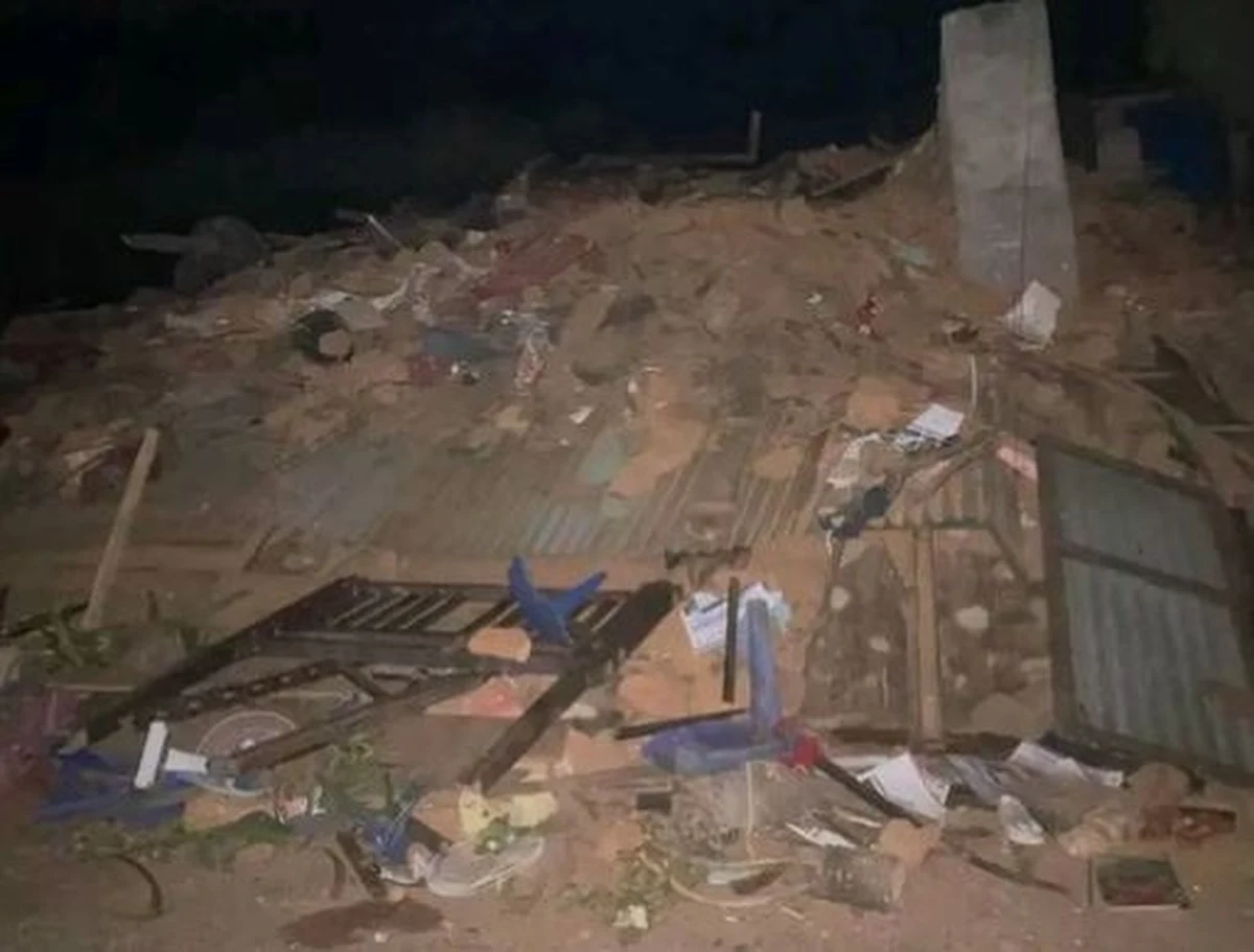 Co najmniej 128 osób zginęło, a 54 zostało rannych w trzęsieniu ziemi, które w piątek wieczorem nawiedziło Nepal - poinformowała poicja. 