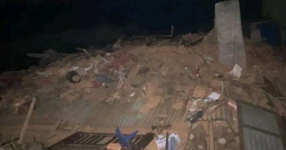 Co najmniej 128 osób zginęło, a 54 zostało rannych w trzęsieniu ziemi, które w piątek wieczorem nawiedziło Nepal - poinformowała poicja. 