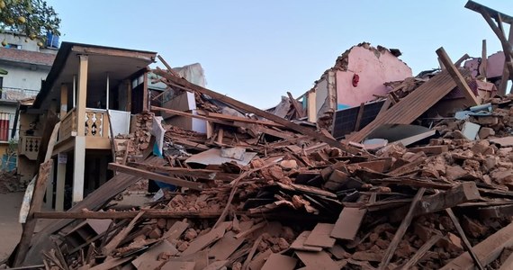 Do co najmniej 157 wzrosła liczba ofiar śmiertelnych trzęsienia ziemi w Nepalu - poinformowały władze tego kraju. Jest wielu rannych.
