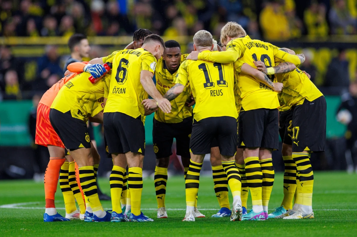 To jedno z tych spotkań, które zawsze elektryzują kibiców. Borussia Dortmund podejmie dziś na Signal Iduna Park Bayern Monachium. To też ważny mecz dla Bawarczyków, którzy chcą odzyskać twarz po przegranej w krajowym pucharze.