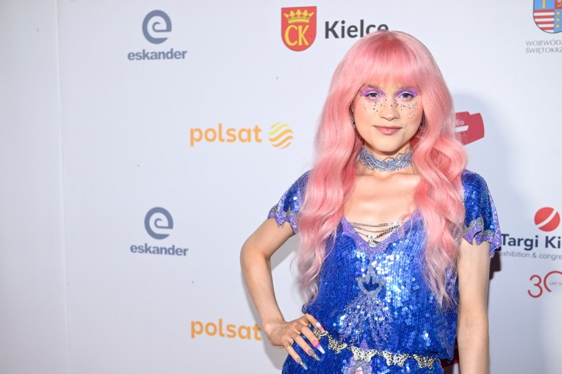 Obwołana nadzieją młodej polskiej sceny muzycznej bryska wypuściła nową piosenkę "echo". Ten utwór jest kolejną zapowiedzią nadchodzącego albumu "biorę wdech (hikikomori)".