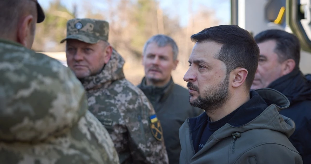 Naczelny dowódca ukraińskiej armii generał Wałerij Załużny i prezydent Ukrainy Wołodymyr Zełenski