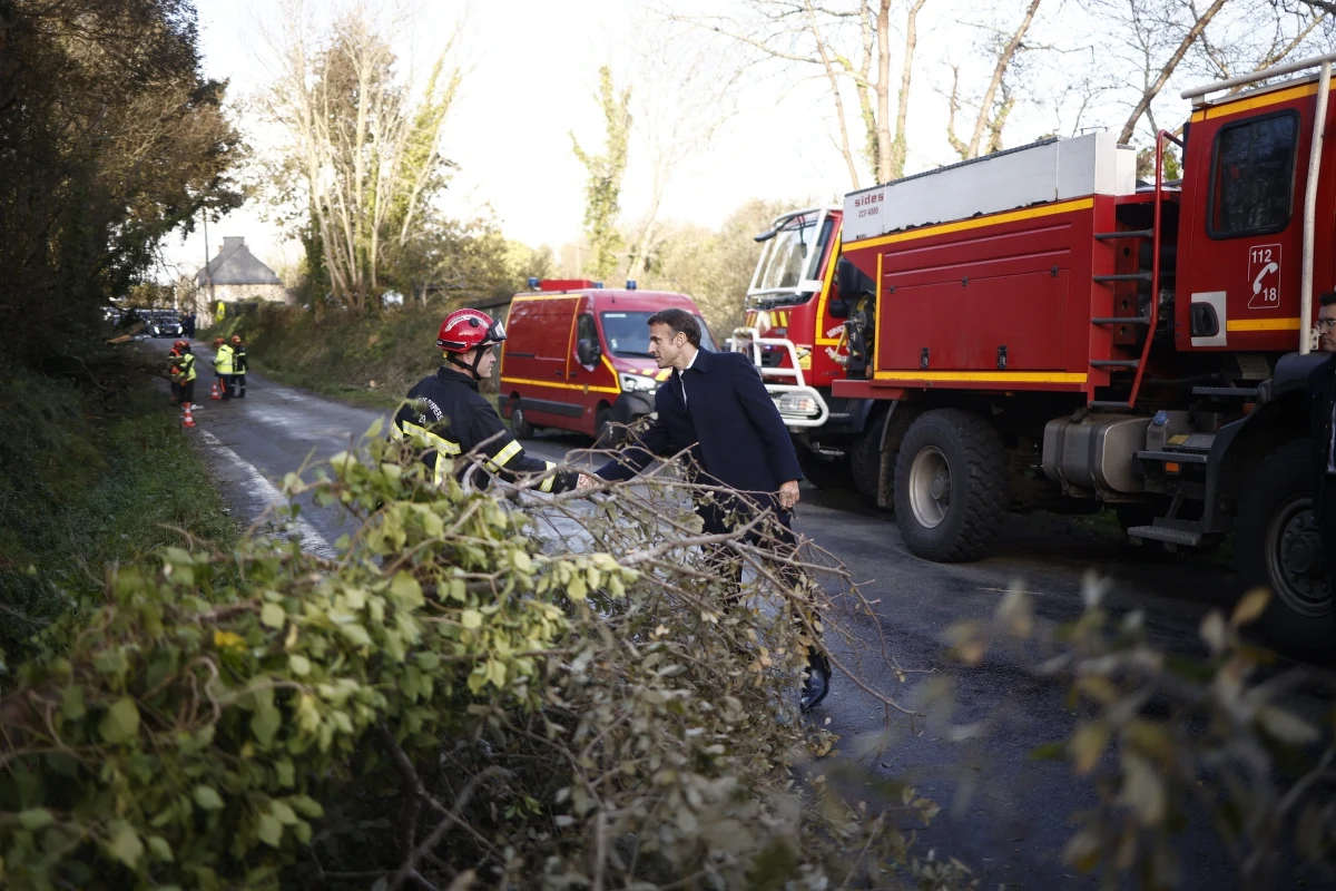 Po przejściu orkanu Ciaran 260 tysięcy francuskich gospodarstw domowych nadal jest pozbawionych elektryczności - poinformował portal RFI. Najgorzej jest w Bretanii i Normandii.