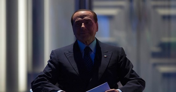 Rodzina Berlusconich zablokowała miesięczne wypłaty, tzw. "odszkodowań". dla 20 młodych kobiet, które uczestniczyły w imprezach z udziałem byłego premiera Włoch i określanych przez media na Półwyspie Apenińskim mianem "bunga bunga". Kobiety są też eksmitowane z mieszkań opłacanych dawniej przez Silvio Berlusconiego.