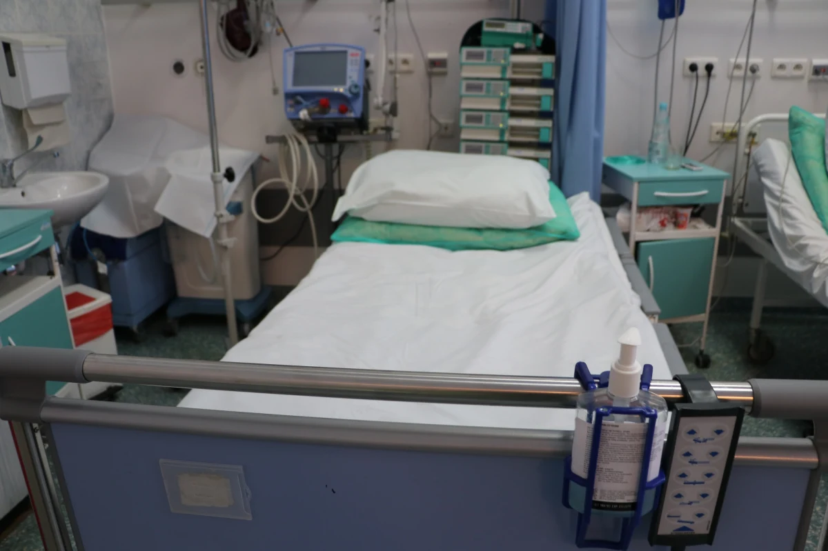 Akcja strażaków w Lubaczowie na Podkarpaciu. 4 osoby - wśród nich 2-letnie dziecko - z objawami zatrucia czadem trafiły do szpitala. 