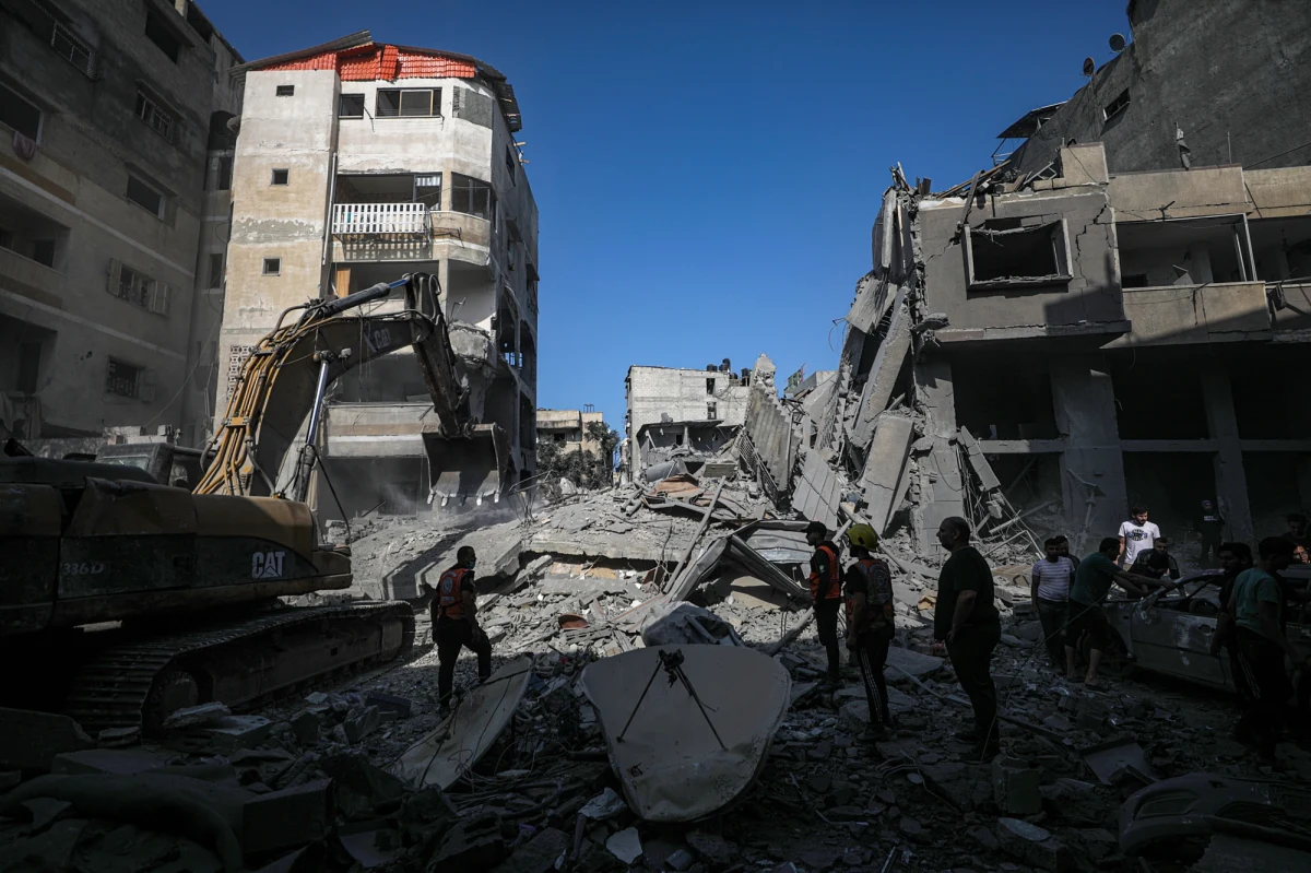 Izraelski minister dziedzictwa udzielił wywiadu w radiu Kol Berama, gdzie stwierdził, że zrzucenie bomby atomowej na Strefę Gazy "jest jedną z możliwości". Amichaj Elijahu wypowiedział jeszcze kilka innych zdumiewających kwestii, które nie tylko wzburzyły opinię międzynarodową, ale doprowadziły również do natychmiastowego zawieszenia ministra przez Benjamina Netanjahu.