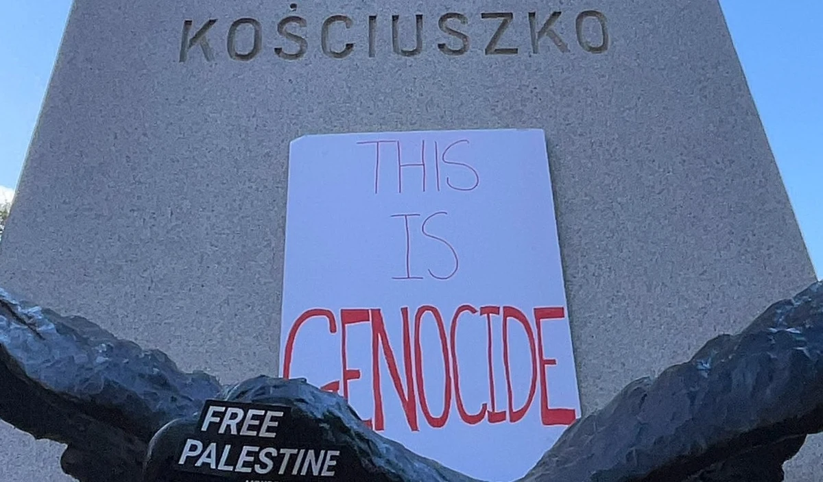 Trwa wielkie sprzątanie po propalestyńskich demonstracjach, które przeszły ulicami Waszyngtonu ubiegłej nocy. Niestety, protestujący nie oszczędzili także pomników polskich bohaterów narodowych.