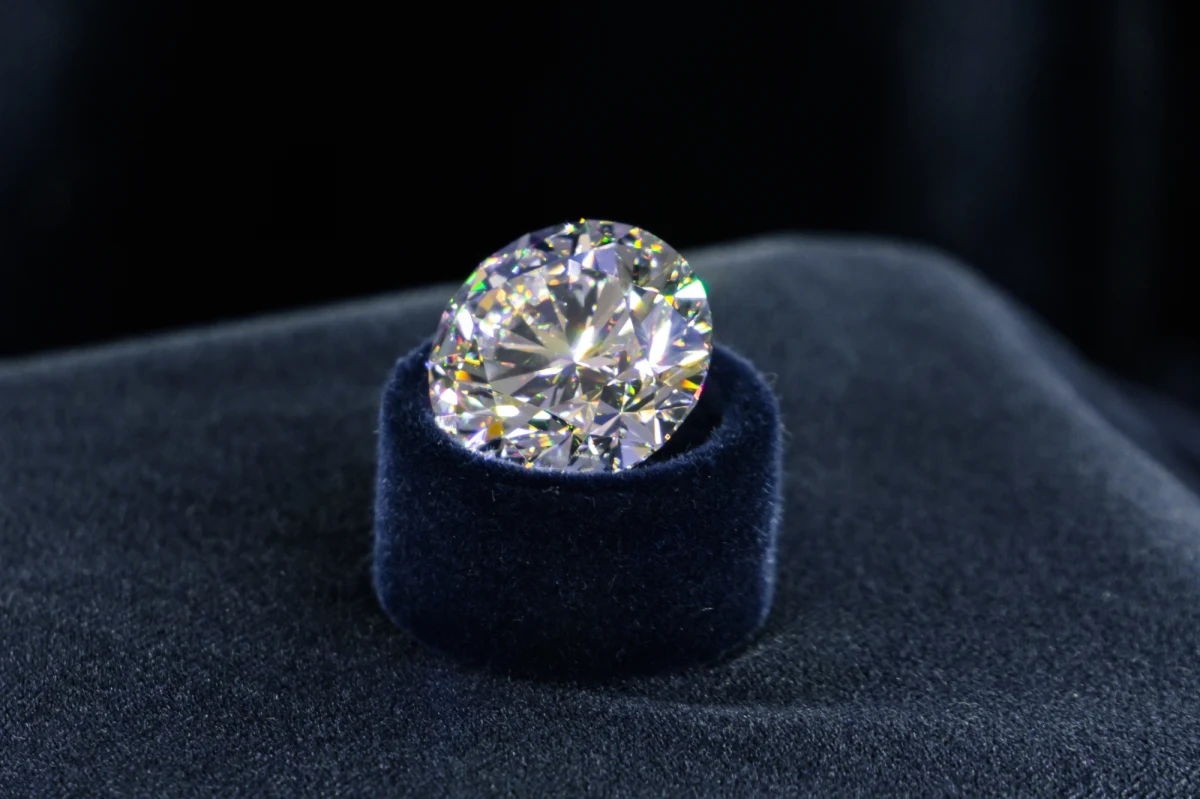 Sześć osób, w tym trójmiejski adwokat, zostało zatrzymanych za udział w grupie przestępczej piorącej brudne pieniądze. Środki pochodzące z oszustwa legalizowali m.in. nabywając diamenty za ponad 5,5 mln złotych. Grupę rozbili funkcjonariusze CBA we współpracy z CBŚP w Gdańsku.