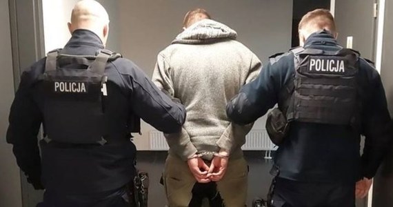 Policjanci z Gdańska zatrzymali drugą osobę podejrzewaną o usiłowanie zabójstwa 25-latka. Mężczyznę w niedzielę znaleziono w bagażniku jego taksówki. W ciężkim stanie został przewieziony do szpitala.