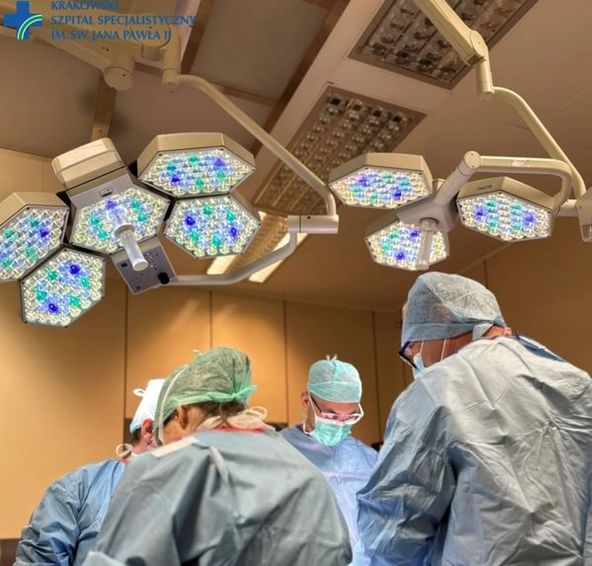 W Krakowskim Szpitalu Specjalistycznym im. św. Jana Pawła II przeprowadzono drugi już udany przeszczep płuc. 62-letni pacjent, który cierpiał na przewlekłą obturacyjną chorobę płuc, czuje się po zabiegu bardzo dobrze - informują lekarze.