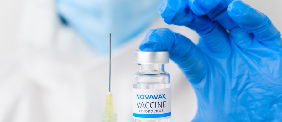 Od pierwszego grudnia w Polsce może być stosowana nowa, zmodyfikowana szczepionka przeciwko koronawirusowi - dowiedział się dziennikarz RMF FM. Chodzi o preparat Novavax, który w ostatni wtorek został dopuszczony do użytku przez Europejską Agencję Leków.