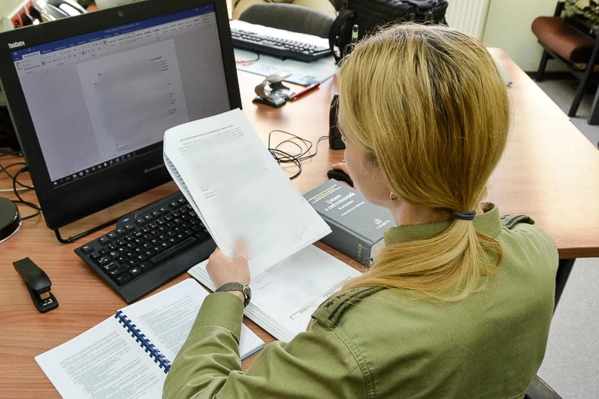 819 osób pracowało niezgodnie z przepisami - to efekt kontroli legalności zatrudnienia cudzoziemców na Warmii i Mazurach, którą przeprowadzili funkcjonariusze z Warmińsko-Mazurskiego Oddziału Straży Granicznej. Od stycznia do końca października sprawdzili oni ponad 5 tys. obcokrajowców.