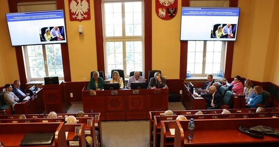 Podczas wtorkowej sesji sejmiku województwa wybrany zostanie nowy marszałek województwa warmińsko-mazurskiego. Zastąpi on Gustawa Marka Brzezina, który w październikowych wyborach został wybrany do Senatu. Tym razem marszałek ma pochodzić z Platformy Obywatelskiej. Oficjalnym kandydatem jest dotychczasowy wicemarszałek Marcin Kuchciński.