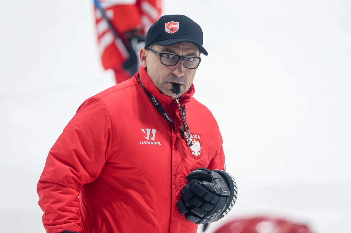 Od czwartku Stadion Zimowy w Sosnowcu będzie gospodarzem turnieju o Puchar Niepodległości. Już dziś na tym obiekcie przygotowania do meczów z Estonią, Łotwą i Litwą rozpoczęli hokeiści polskiej reprezentacji. Na zgrupowaniu nie pojawili się kontuzjowani Paweł Zygmunt i Radosław Galant. Jest za to kilku zawodników mających szansę na reprezentacyjny debiut w tym m.in. Igor Smal. "Jestem lekko podekscytowany. Bardzo się cieszę, że tutaj trafiłem jest to spełnienie dziecięcych marzeń" – zaznacza zawodnik GKS-u Katowice. O debiucie w kadrze rozmawiał z nim Wojciech Marczyk z redakcji sportowej RMF FM. 