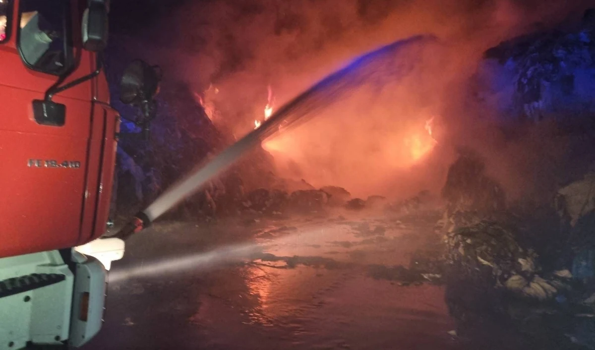 Po sześciu dobach walki z żywiołem, strażacy ugasili pożar składowiska tekstyliów w Kamieńcu na Pomorzu. W akcji gaśniczej rotacyjnie brały udział 84 zastępy, czyli 202 strażaków. Był to 33. pożar w tym miejscu w ciągu trzech lat.