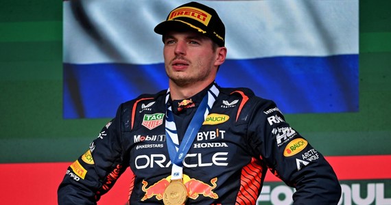 Nie ma mocnych na Maxa Verstappena. Holender wygrywając Grand Prix Brazylii odniósł 17. zwycięstwo w tym sezonie - triumfował zatem w 85 proc. tegorocznych wyścigów i jest pod tym względem najlepszym kierowcą w historii Formuły 1.​
