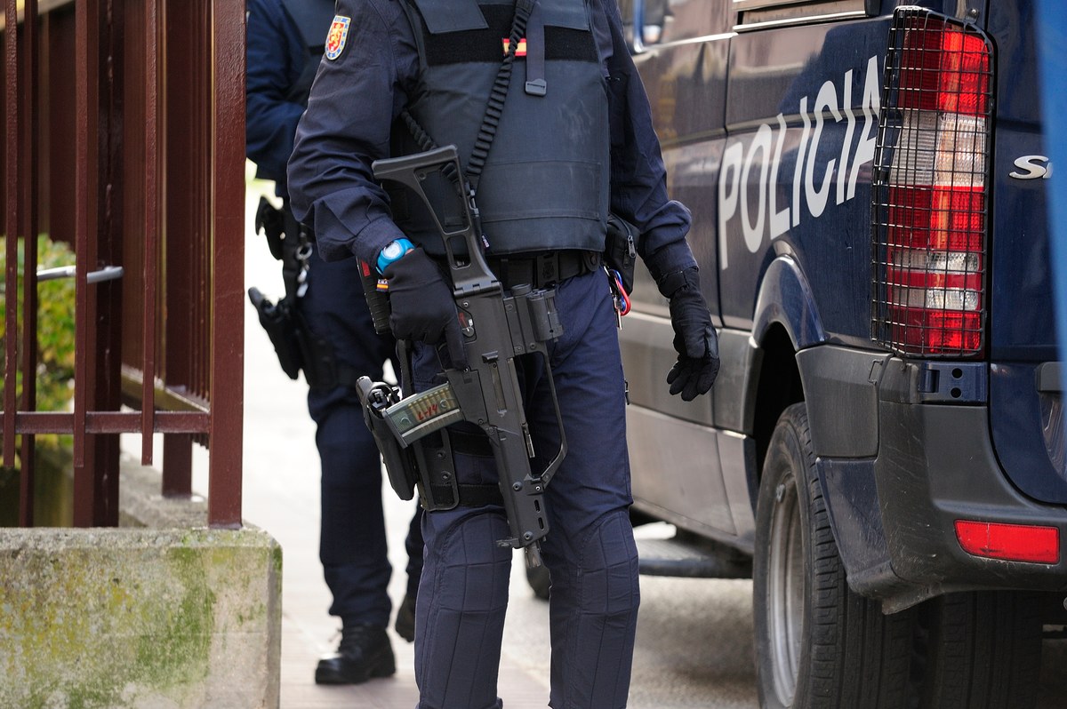 Hiszpańska policja zatrzymała znanego w kraju prawnika Candido Conde-Pumpido Varelę za domniemany udział w gwałcie zbiorowym. Mężczyzna oskarżony przez prokuraturę to syn prezesa Trybunału Konstytucyjnego Hiszpanii – Candido Conde-Pumpido Tourona.