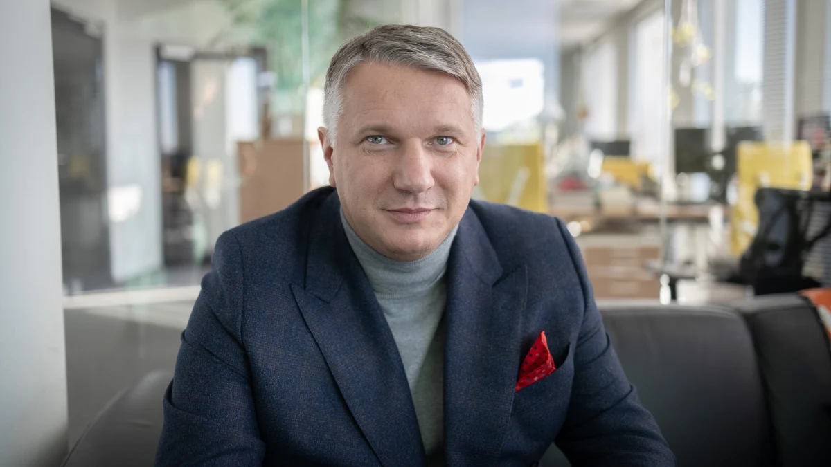 "Żaden z posłów Konfederacji oczywiście w żadnym wariancie nie poprze Mateusza Morawieckiego przy uzyskiwaniu wotum zaufania" - zapowiedział poseł-elekt Przemysław Wipler w rozmowie z PAP. W ten sposób skomentował decyzję prezydenta Andrzeja Dudy, który ogłosił, że misję tworzenia nowego rządu postanowił powierzy właśnie Morawieckiemu.