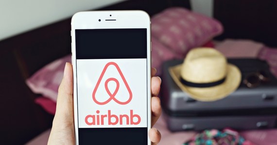 Włoski sąd nakazał konfiskatę 779,5 mln euro od Airbnb, firmy pośredniczącej w krótkoterminowym najmie nieruchomości. Sprawa ma związek z uchylaniem się wynajmujących od płacenia należytych podatków.
