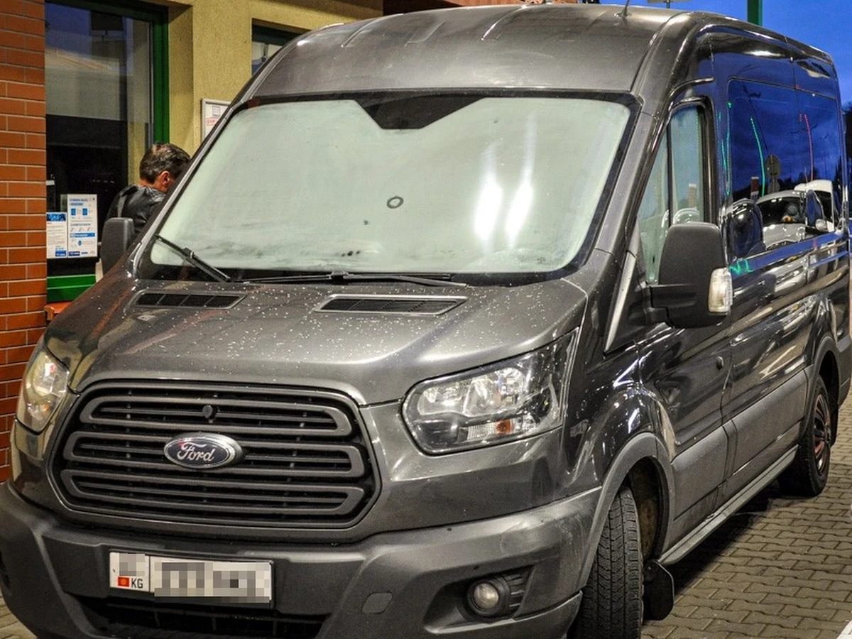 Funkcjonariusze straży granicznej z przejścia w Grzechotkach zatrzymali 54-letniego Litwina, który próbował wjechać do Polski z podrobionym dowodem rejestracyjnym, rzekomo wydanym w Kirgistanie. Kierowca został ukarany grzywną w wysokości 1500 złotych.